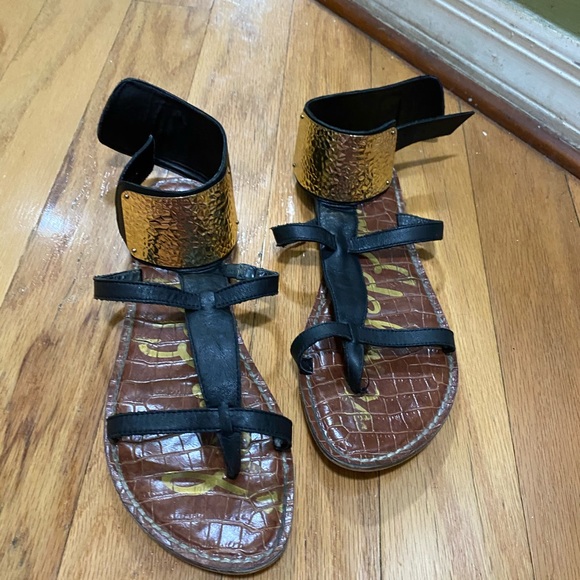 Sandals - Picture 2 of 3